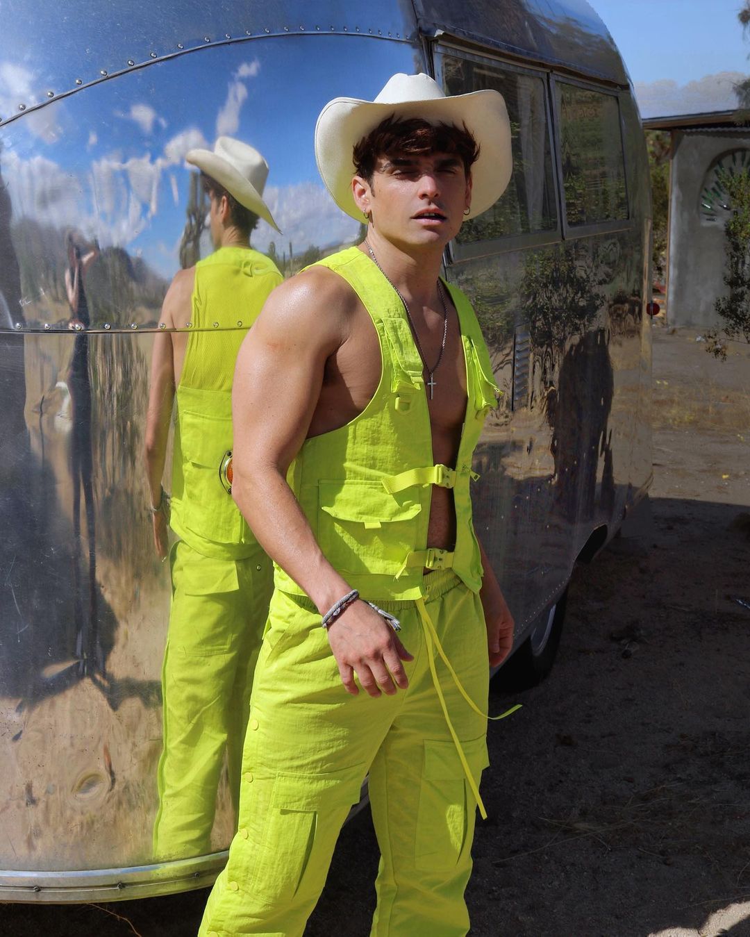 周六嘎鮮肉｜放閃注意！混血男模激情開撩演員男友：Troy Pes GagaTai 嘎嘎台